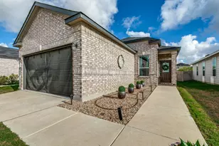 3431 Old Almonte Dr, San Antonio, TX 78224 - Photo 2