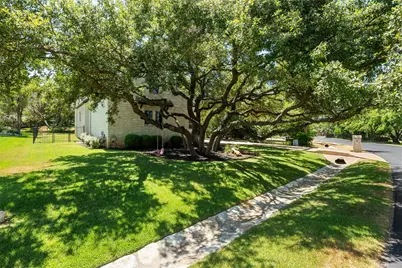 6 Drifting Wind Run, The Hills, TX 78738 - Photo 2