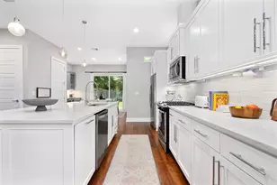 1103 Saucedo St, Austin, TX 78721 - Photo 12