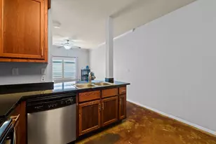 910 W 25th St, Austin, TX 78705 - Photo 10