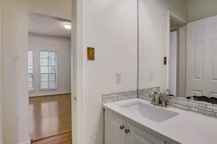 711 W 21st St, Austin, TX 78705 - Photo 18