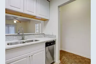 711 W 21st Street #206, Austin, TX 78705 - Photo 4
