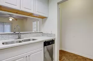 711 W 21st St, Austin, TX 78705 - Photo 4