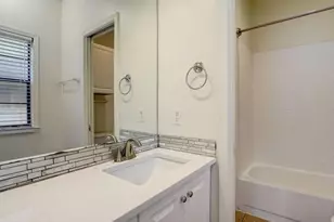 711 W 21st St, Austin, TX 78705 - Photo 14