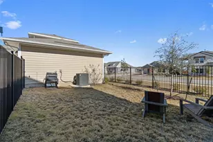8419 Laughlin Ln, Austin, TX 78744 - Photo 32