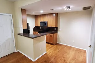 114 E 31st St, Austin, TX 78705 - Photo 4