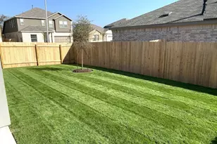220 Hummingbird Flight Dr, Georgetown, TX 78628 - Photo 2
