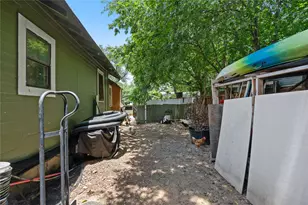 905 W 10th St, Georgetown, TX 78626 - Photo 8