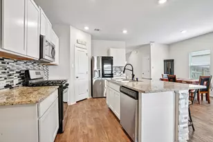 15535 Clove Spice Wy, Von Ormy, TX 78073 - Photo 10