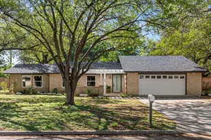 908 Merritt Dr, Lockhart, TX 78644 - Photo 1