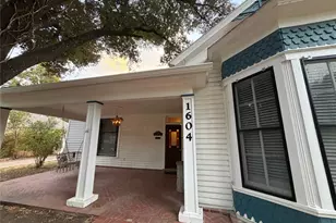 1604 S Austin Ave, Georgetown, TX 78626 - Photo 1