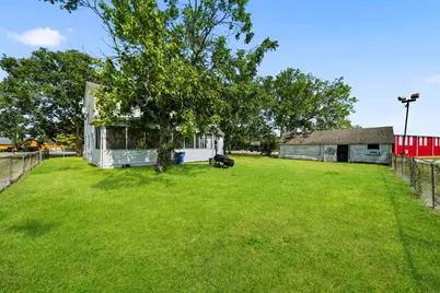 127 N Amthor Street, Bellville, TX 77418 - Photo 24