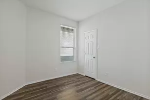 137 Miracle Dr, Jarrell, TX 76537 - Photo 10