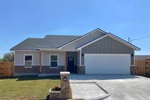 754 W Columbus St, Giddings, TX 78942 - Photo 1