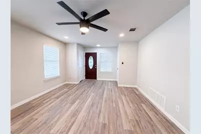 1076 Shadow Creek Boulevard, Buda, TX 78610 - Photo 2