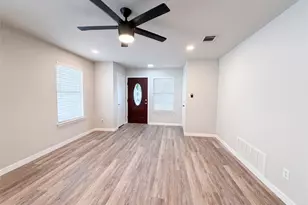 1076 Shadow Creek Blvd, Buda, TX 78610 - Photo 2