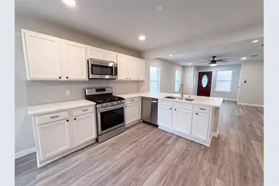 1076 Shadow Creek Boulevard, Buda, TX 78610 - Photo 6