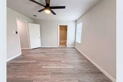 1076 Shadow Creek Boulevard, Buda, TX 78610 - Photo 14