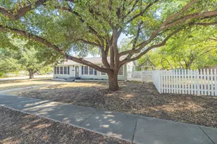 307 N Black St, Round Rock, TX 78664 - Photo 2