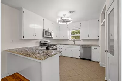 307 N Black Street, Round Rock, TX 78664 - Photo 8