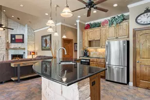 208 Hacienda Pl, Dripping Springs, TX 78620 - Photo 20