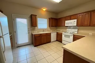 207 Brown St, Hutto, TX 78634 - Photo 10