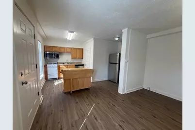 527 W San Antonio Street #2, San Marcos, TX 78666 - Photo 2