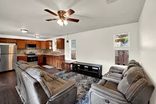 301 Armstrong St, San Marcos, TX 78666 - Photo 4