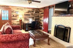 101 Byrne St, Smithville, TX 78957 - Photo 2