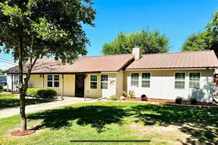 101 Byrne St, Smithville, TX 78957 - Photo 1