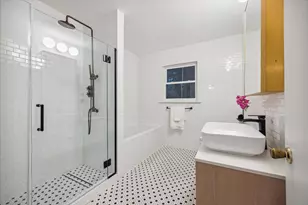 1804 E 39th St, Austin, TX 78722 - Photo 10