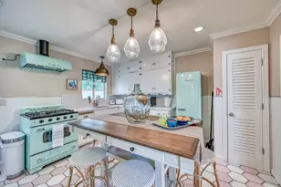 708 W Schubert St, Fredericksburg, TX 78624 - Photo 4