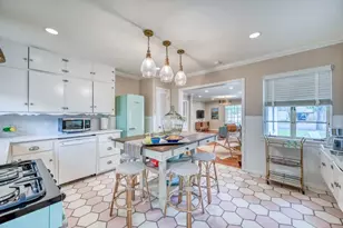708 W Schubert St, Fredericksburg, TX 78624 - Photo 2