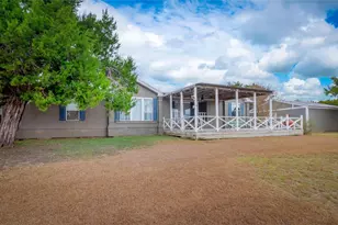 635 Ramms Dr, Florence, TX 76527 - Photo 2