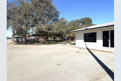 203 E Pecan Street, Lockhart, TX 78644 - Photo 14