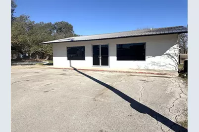 203 E Pecan Street, Lockhart, TX 78644 - Photo 2