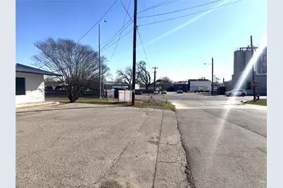 203 E Pecan Street, Lockhart, TX 78644 - Photo 10