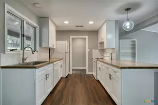 1529 N Colorado Street N, Lockhart, TX 78644 - Photo 4