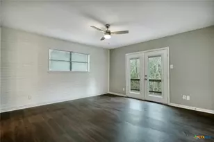 1529 N Colorado Street N, Lockhart, TX 78644 - Photo 6