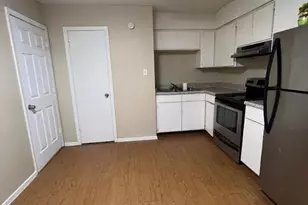 202 E 32nd St, Austin, TX 78705 - Photo 2