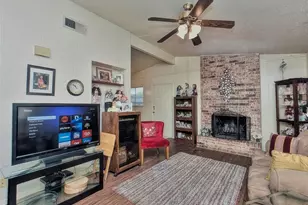 2404 Cottonwood Dr, Georgetown, TX 78628 - Photo 4