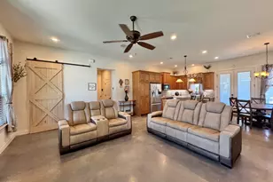 1094 Raintree Ln, Elgin, TX 78621 - Photo 6
