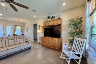 1094 Raintree Ln, Elgin, TX 78621 - Photo 8