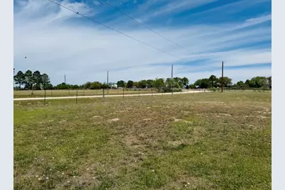 1094 Raintree Lane, Elgin, TX 78621 - Photo 4