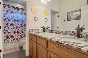 1094 Raintree Ln, Elgin, TX 78621 - Photo 16