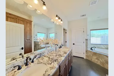 1094 Raintree Lane, Elgin, TX 78621 - Photo 24