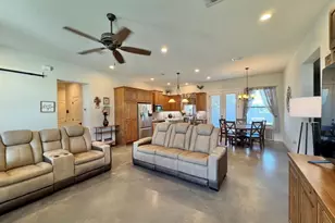 1094 Raintree Ln, Elgin, TX 78621 - Photo 6