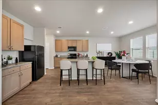 116 Honeybee Ln, Elgin, TX 78621 - Photo 4