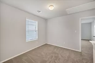 116 Honeybee Ln, Elgin, TX 78621 - Photo 18