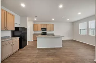 116 Honeybee Ln, Elgin, TX 78621 - Photo 8